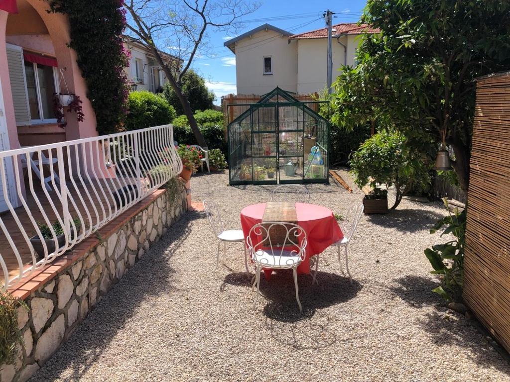 Rez De Jardin Sur Mer.