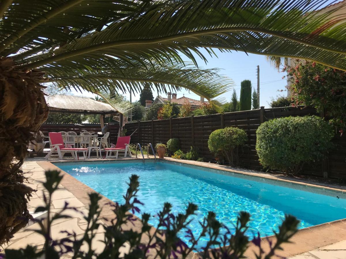 Rez De Jardin Sur Mer. *